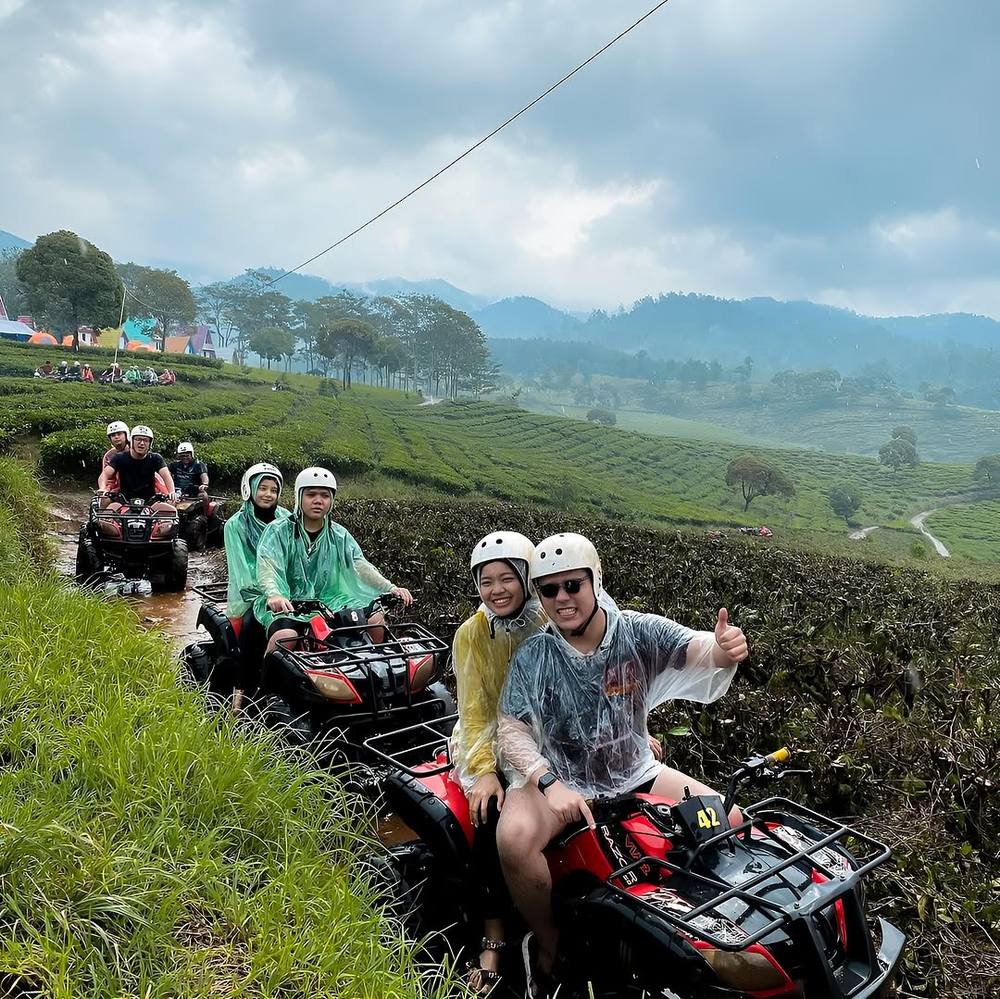 Pengalaman ATV bersama di antara kebun teh dan pegunungan Pangalengan
