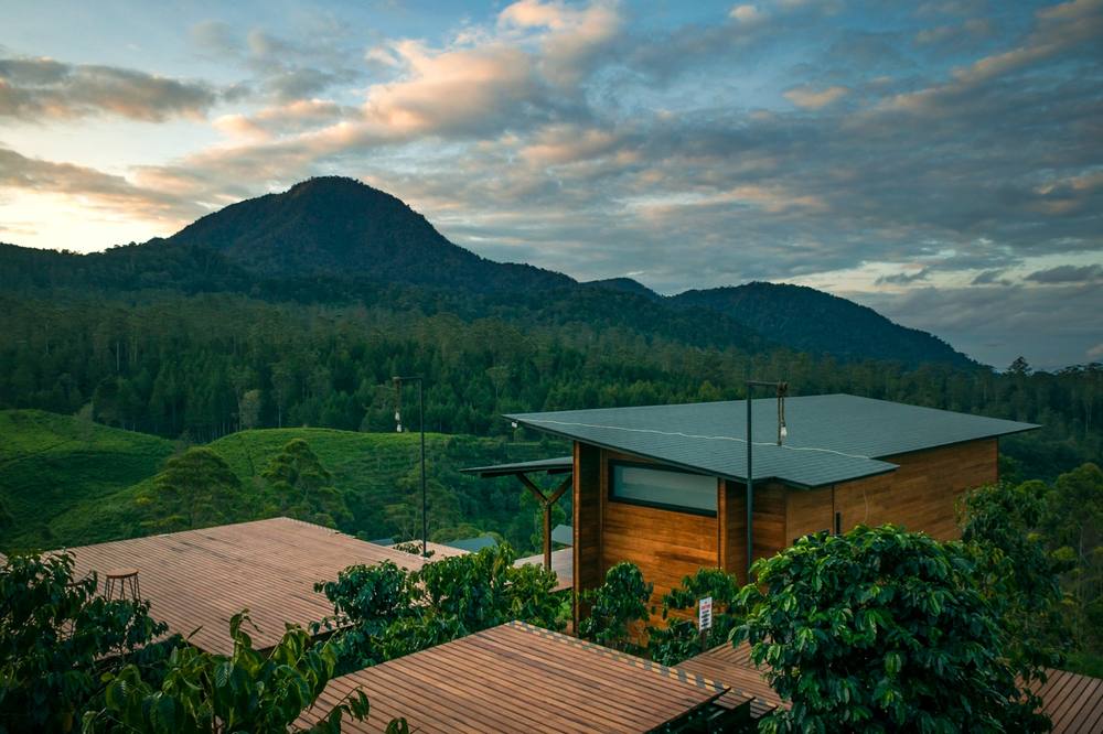 Kabin Cabinite Pangalengan dengan panorama pegunungan dan kebun teh